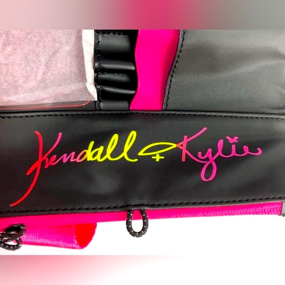NEW [Kendall & Kylie] Makeup Brush Holder w/ Adjustable Belt Black & Hot Pink - Picture 3 of 12